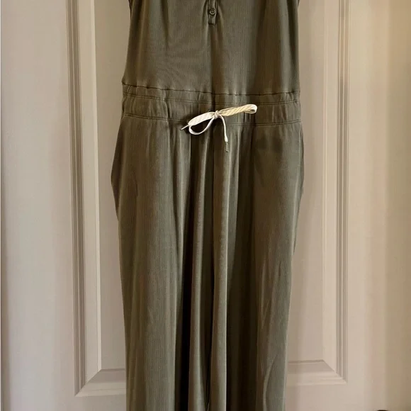 Women's Pose Henley Jumpsuit - Dark Metal - Picture 7 of 9